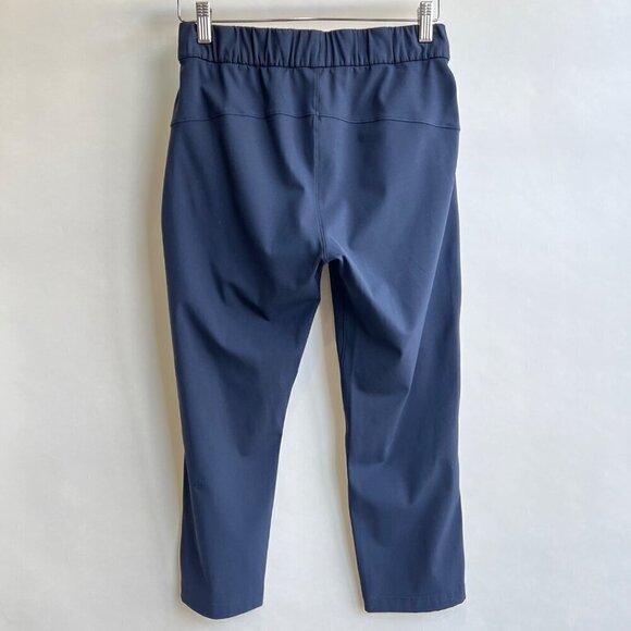 Lululemon On The Fly crop 23”, Navy blue, Size 4 B104 - Picture 4 of 7